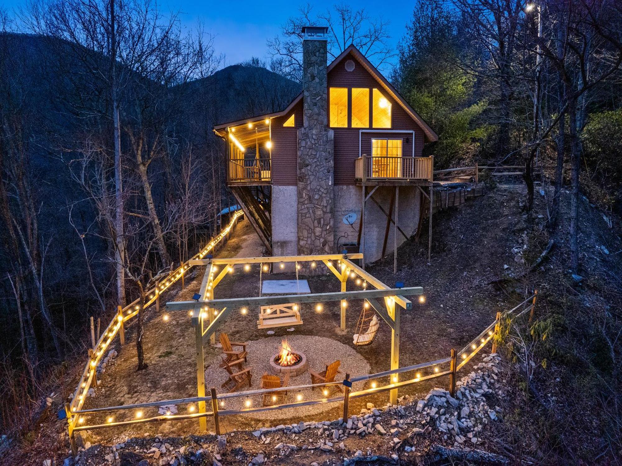 Maggie Valley Cabin With Beautiful Mountain Views, Hottub, Pet Friendly, Gameroom, Fireplace المظهر الخارجي الصورة
