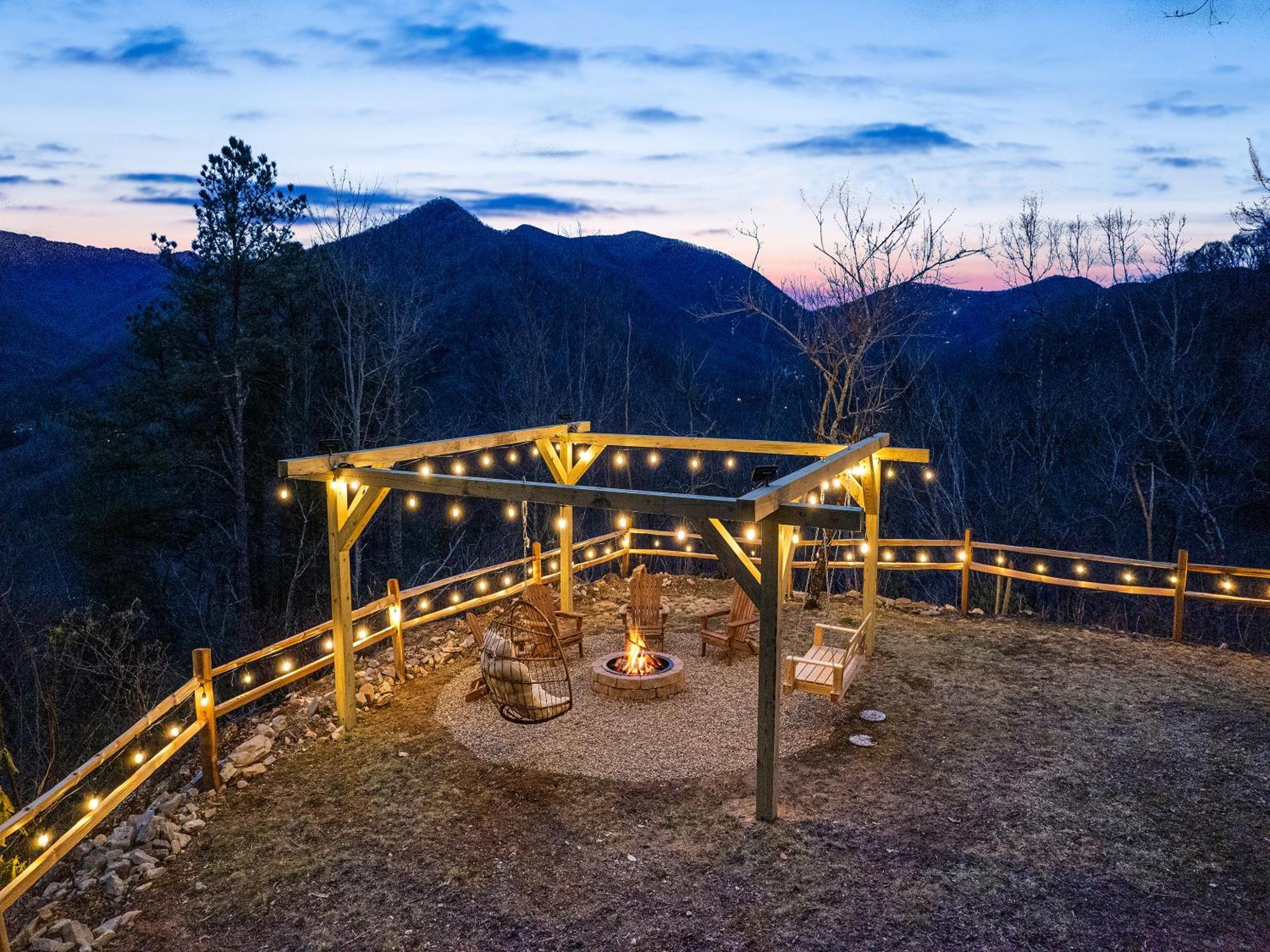 Maggie Valley Cabin With Beautiful Mountain Views, Hottub, Pet Friendly, Gameroom, Fireplace المظهر الخارجي الصورة