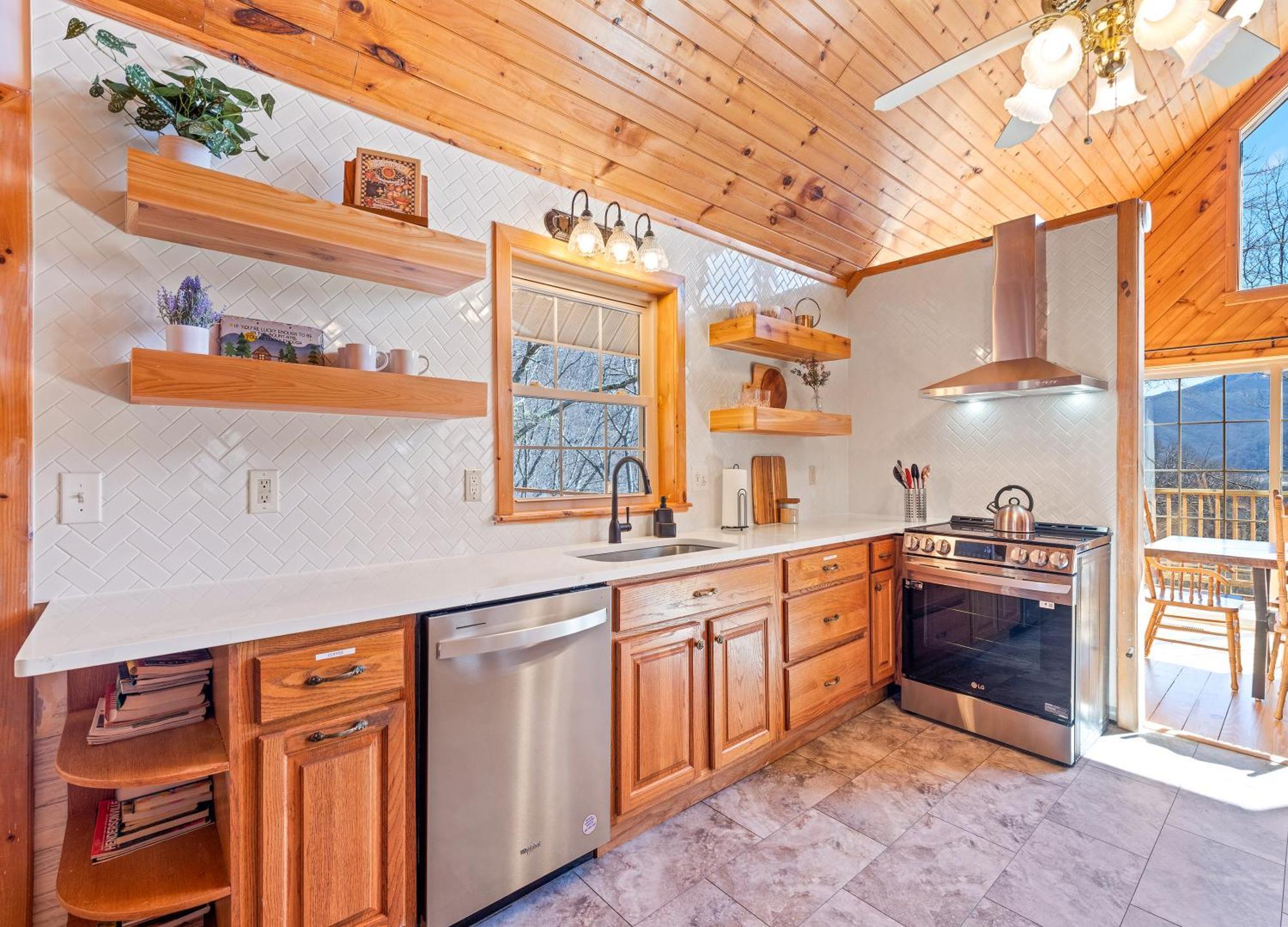 Maggie Valley Cabin With Beautiful Mountain Views, Hottub, Pet Friendly, Gameroom, Fireplace المظهر الخارجي الصورة