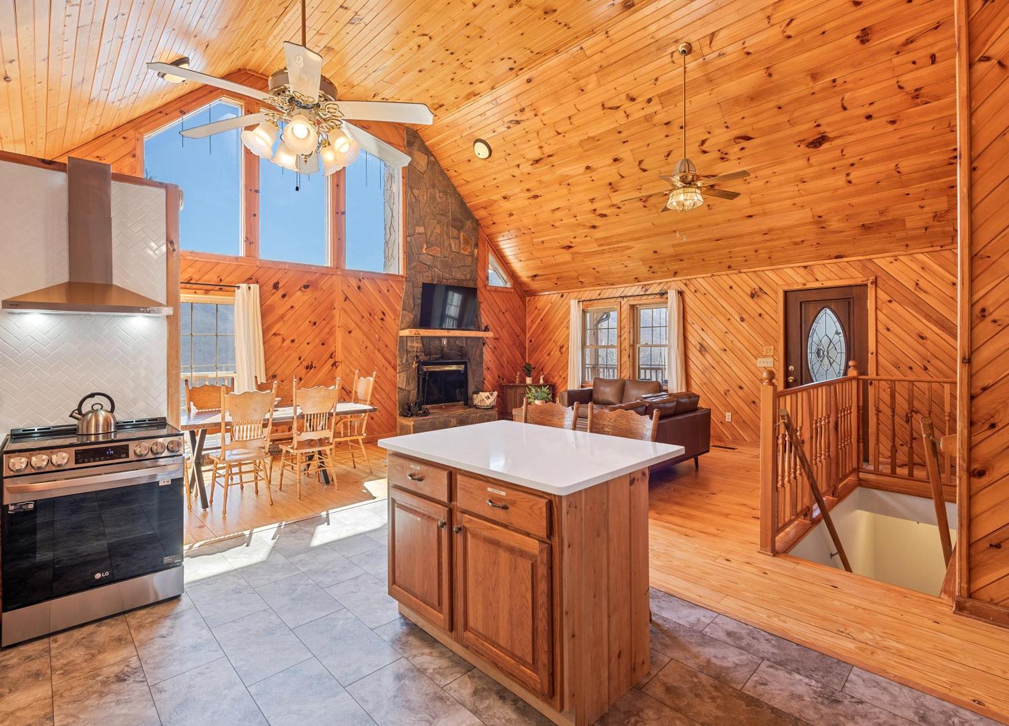 Maggie Valley Cabin With Beautiful Mountain Views, Hottub, Pet Friendly, Gameroom, Fireplace المظهر الخارجي الصورة