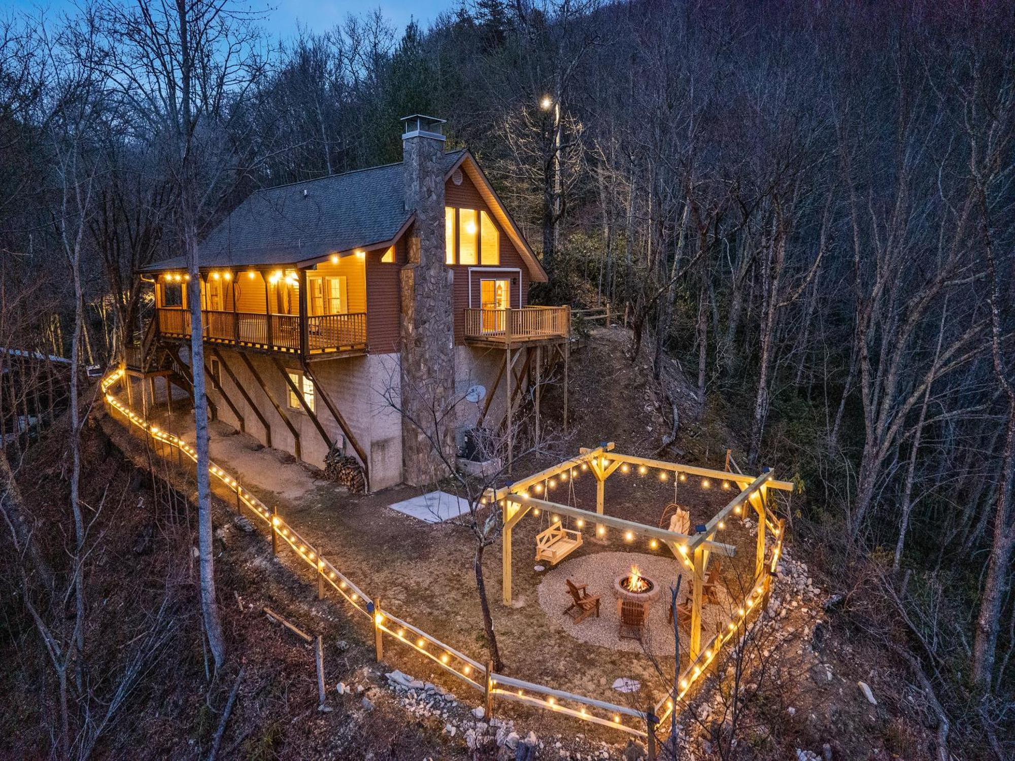 Maggie Valley Cabin With Beautiful Mountain Views, Hottub, Pet Friendly, Gameroom, Fireplace المظهر الخارجي الصورة