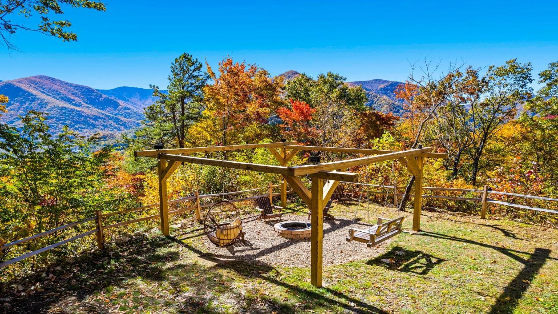 Maggie Valley Cabin With Beautiful Mountain Views, Hottub, Pet Friendly, Gameroom, Fireplace المظهر الخارجي الصورة
